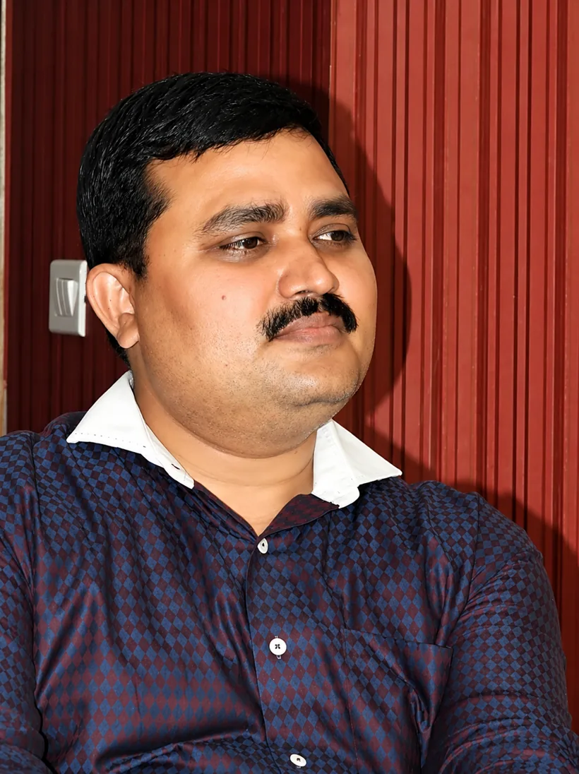 बालेन्दु द्विवेदी, लेखक का चित्र / Portrait of author Balendu Dwivedi